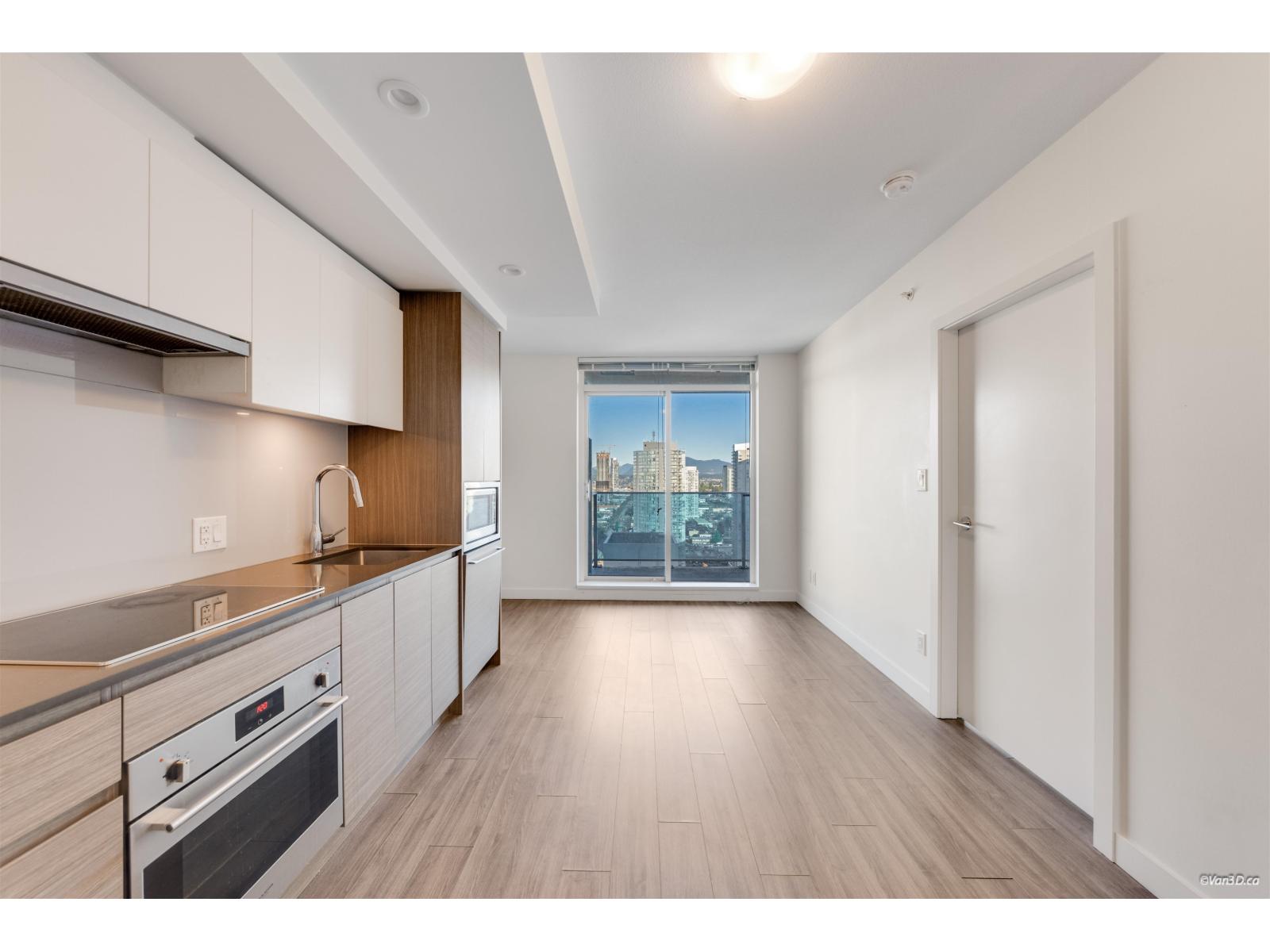 2806 13615 Fraser Highway, Surrey, British Columbia V3T 0P7 - Photo 2 - R3071336