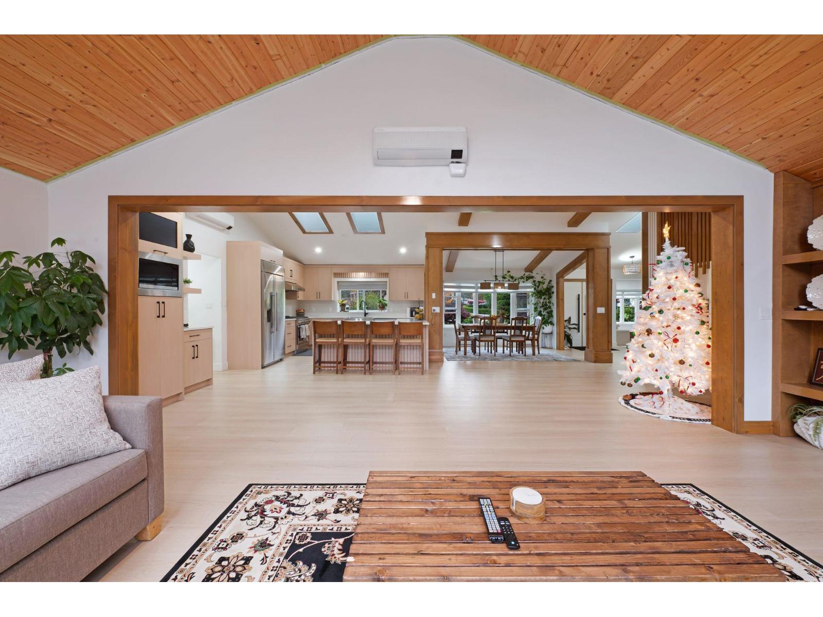 15435 Killarney Place, Surrey, British Columbia  V3S 7G9 - Photo 3 - R3070938