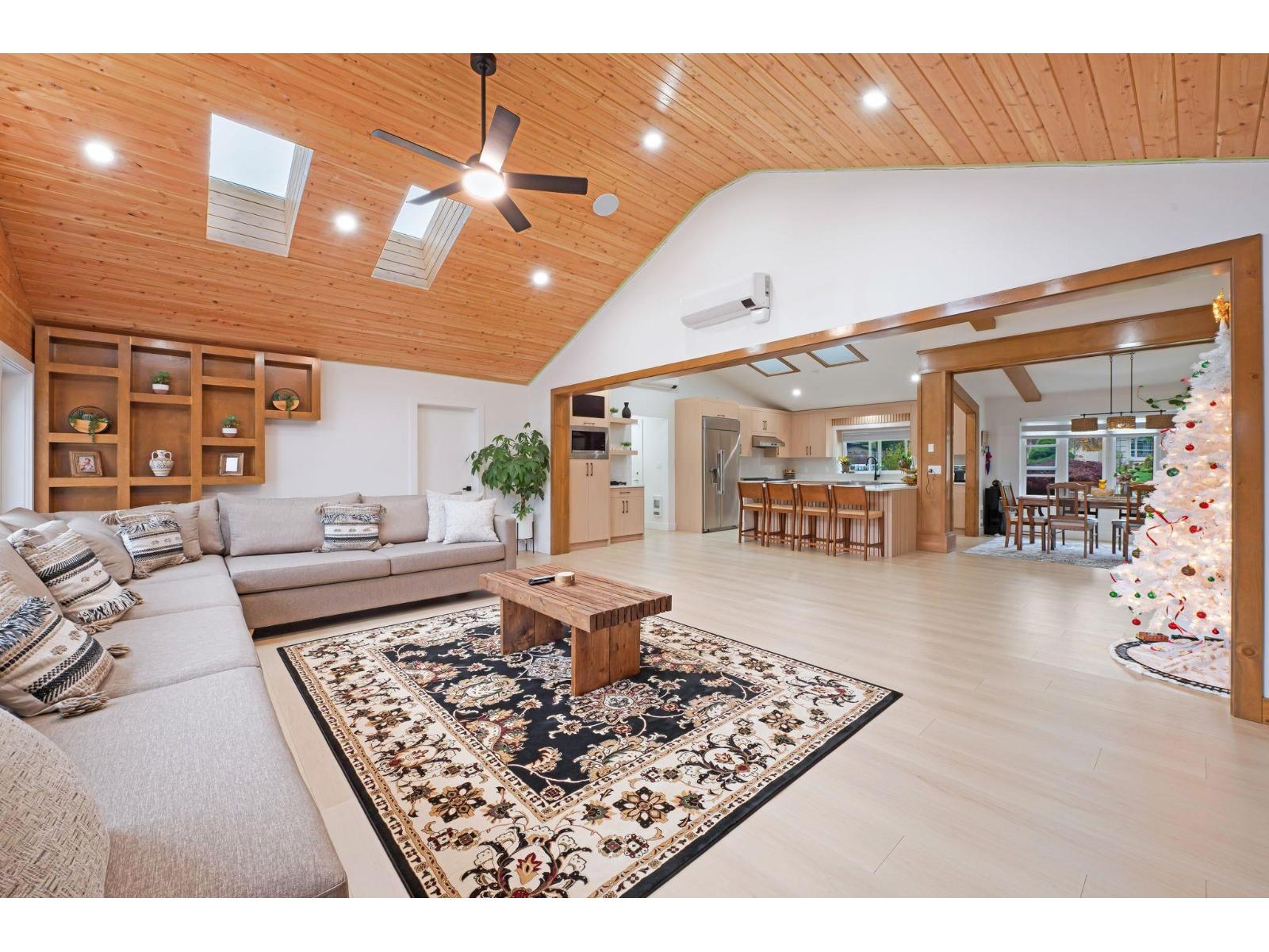 15435 Killarney Place, Surrey, British Columbia  V3S 7G9 - Photo 4 - R3070938