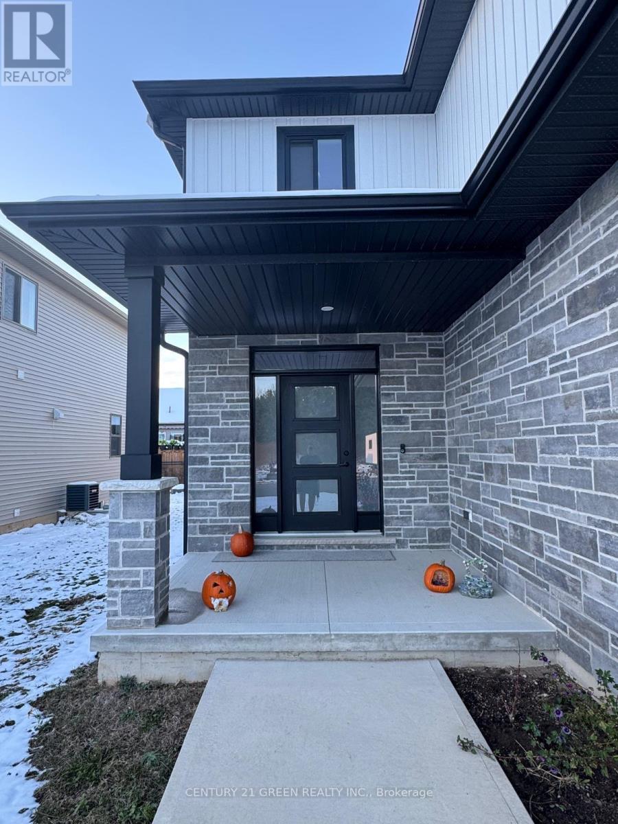 58 Cash Crescent, Ingersoll, Ontario  N5C 0E2 - Photo 2 - X12583792