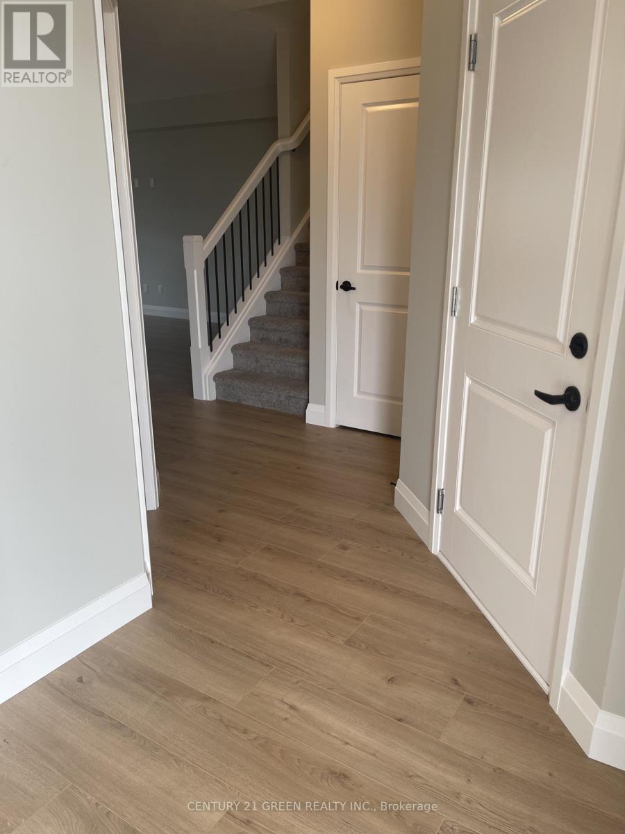 58 Cash Crescent, Ingersoll, Ontario  N5C 0E2 - Photo 3 - X12583792