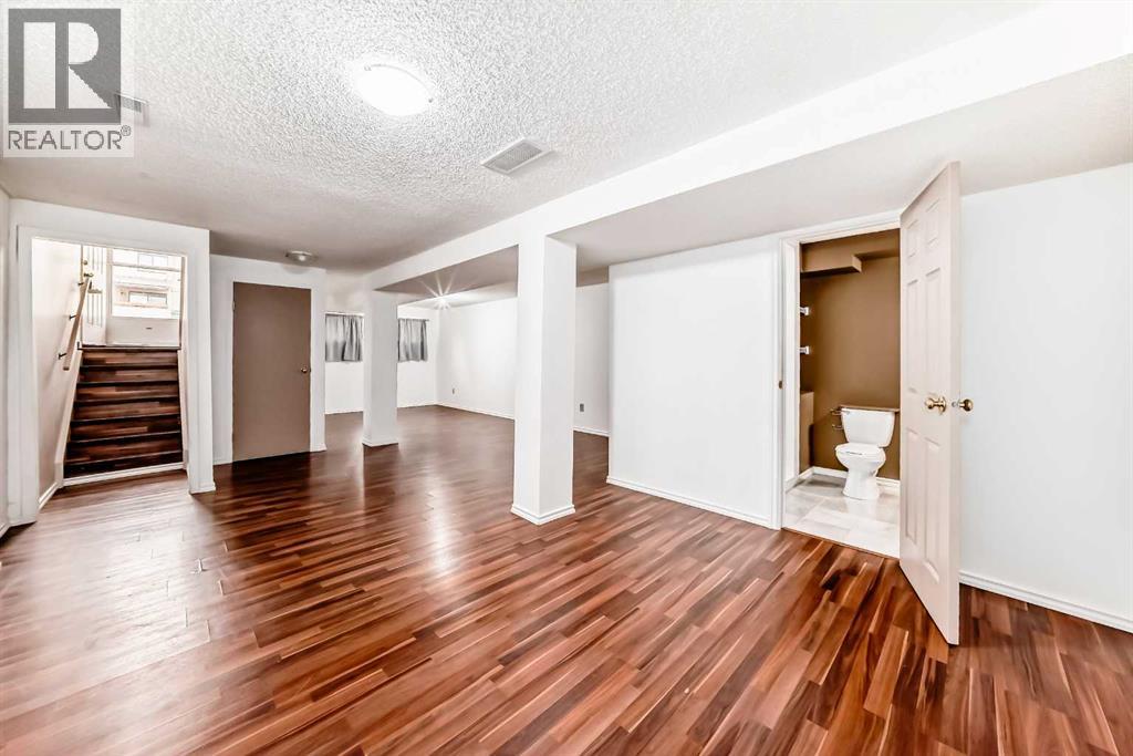 246 Berwick Drive Nw, Calgary, Alberta  T3K 1P5 - Photo 15 - A2254102