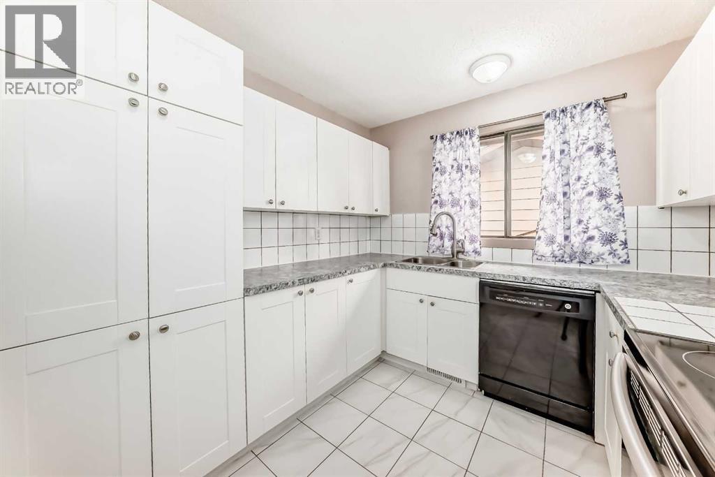 246 Berwick Drive Nw, Calgary, Alberta  T3K 1P5 - Photo 35 - A2254102