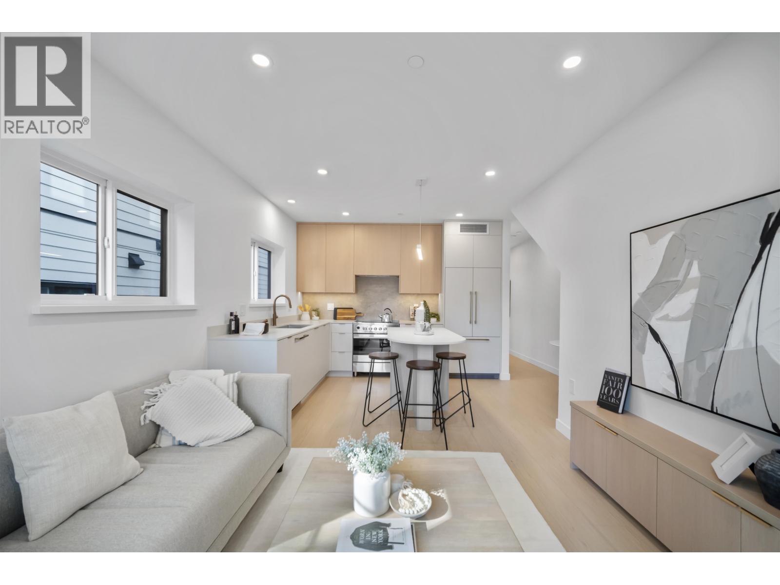 210 2339 E 34th Avenue, Vancouver, British Columbia  V5R 2S6 - Photo 1 - R3071377