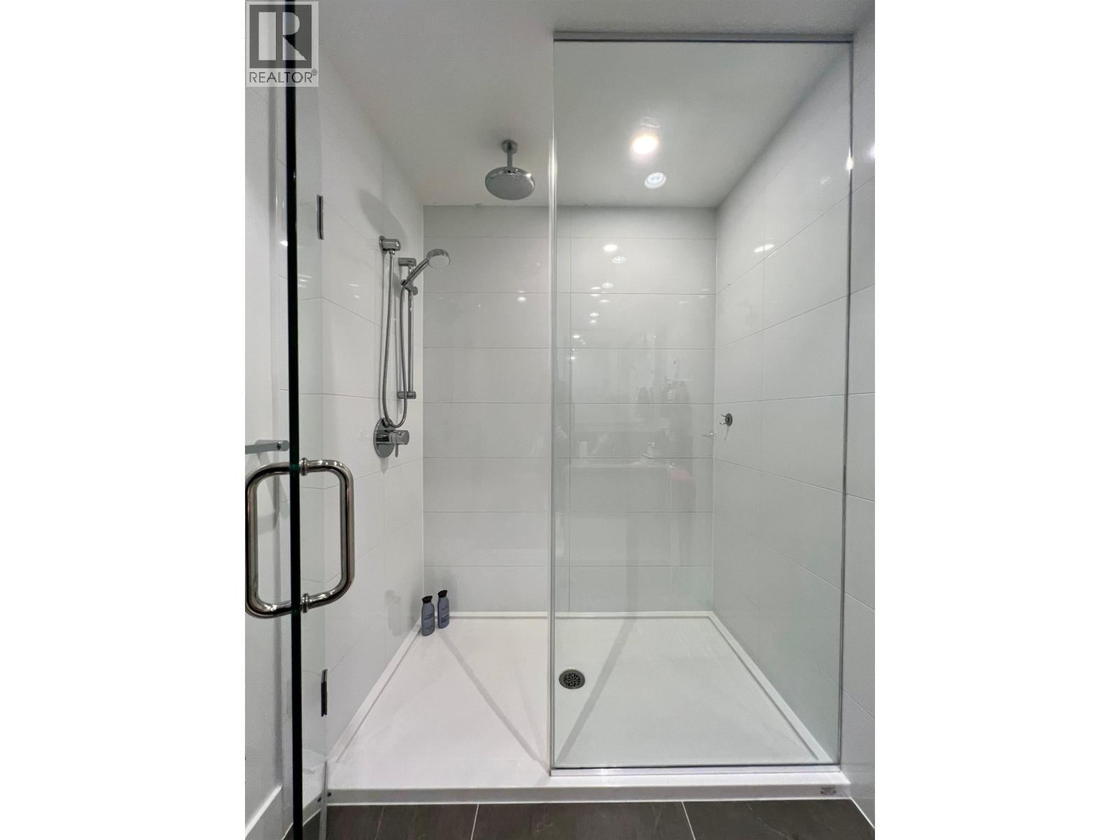 1675 Lions Gate Lane, North Vancouver, British Columbia  V7P 0E3 - Photo 10 - R3071385