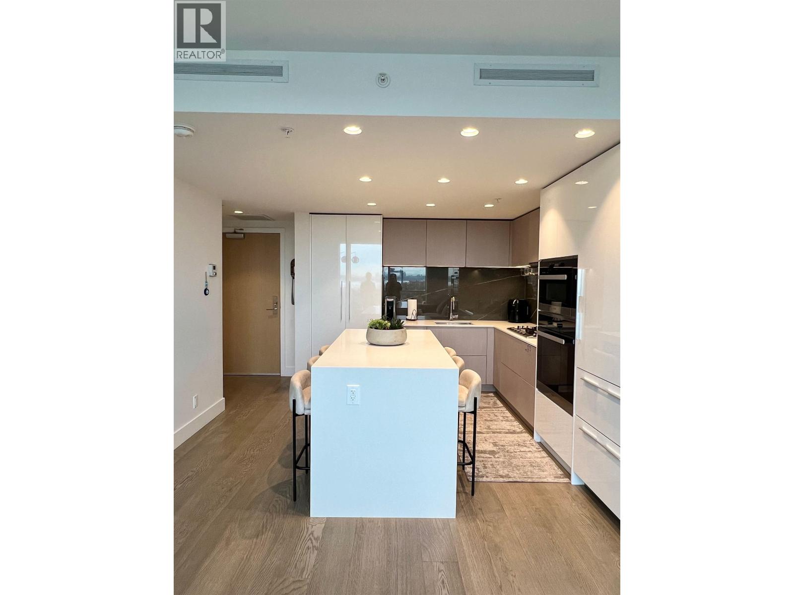 1675 Lions Gate Lane, North Vancouver, British Columbia  V7P 0E3 - Photo 6 - R3071385