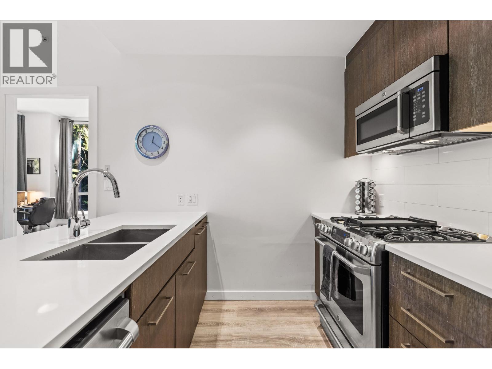 006 9060 University Crescent, Burnaby, British Columbia  V5A 0E1 - Photo 5 - R3041976