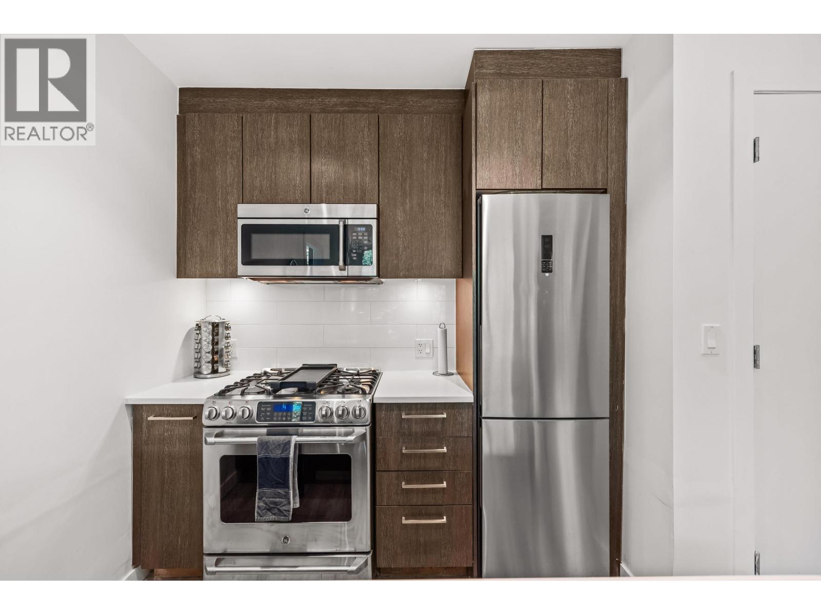 006 9060 University Crescent, Burnaby, British Columbia  V5A 0E1 - Photo 8 - R3041976