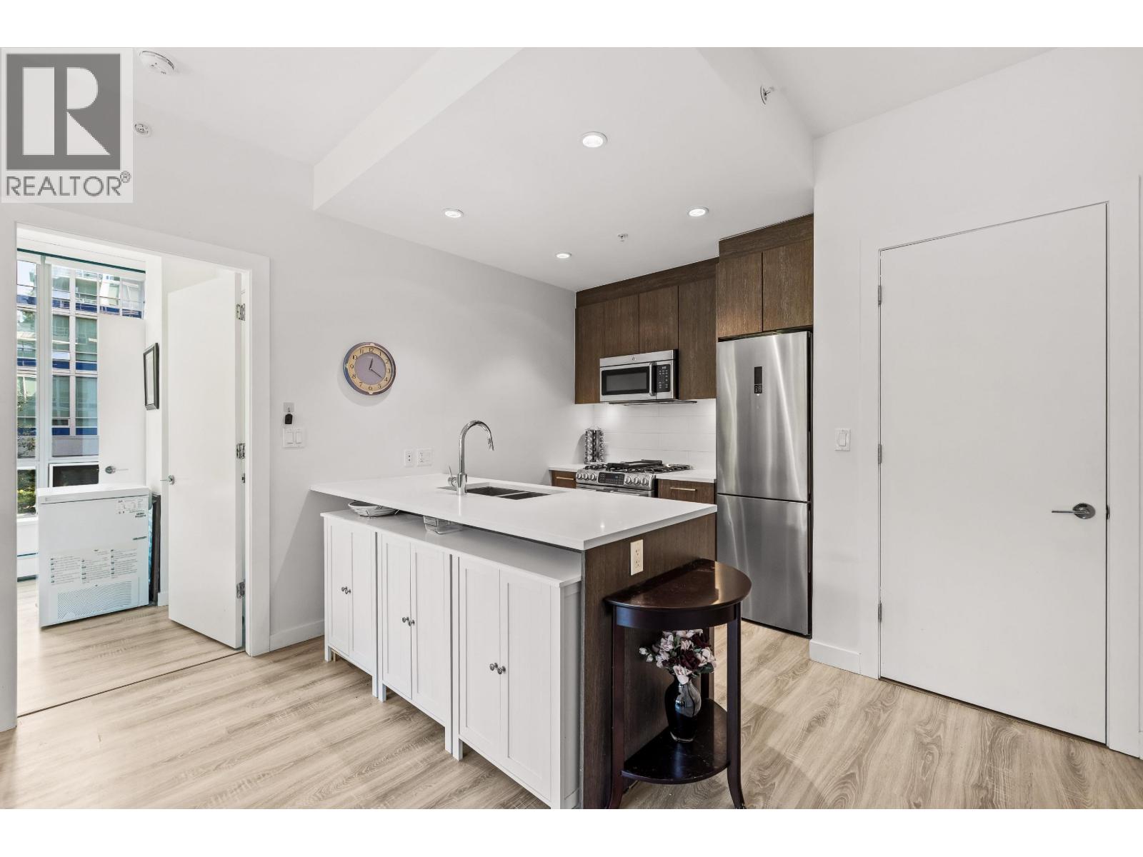 006 9060 University Crescent, Burnaby, British Columbia  V5A 0E1 - Photo 6 - R3041976