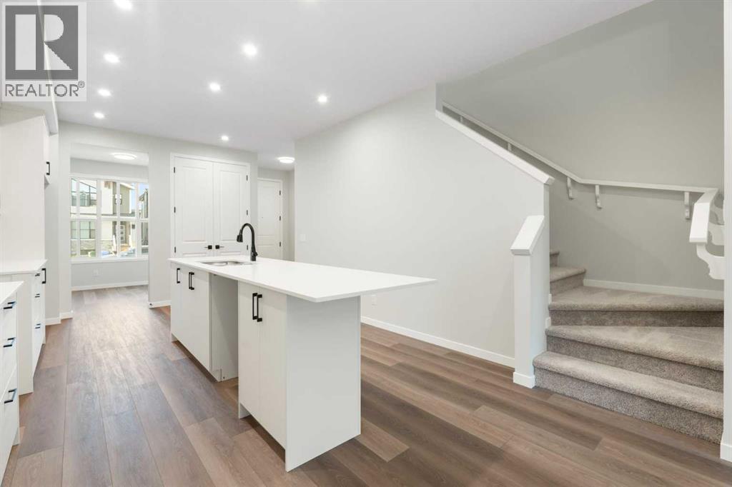 552 Rowmont Boulevard Nw, Calgary, Alberta  T3L 0L6 - Photo 6 - A2258333