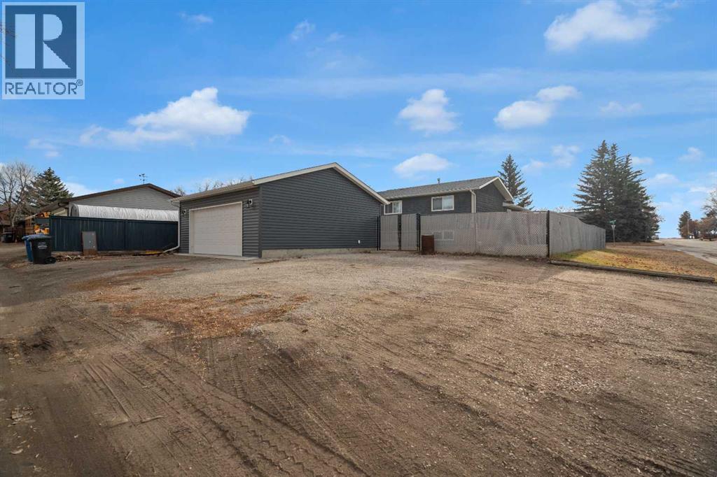 3 Booth Crescent, Irricana, Alberta  T0M 1B0 - Photo 30 - A2271336