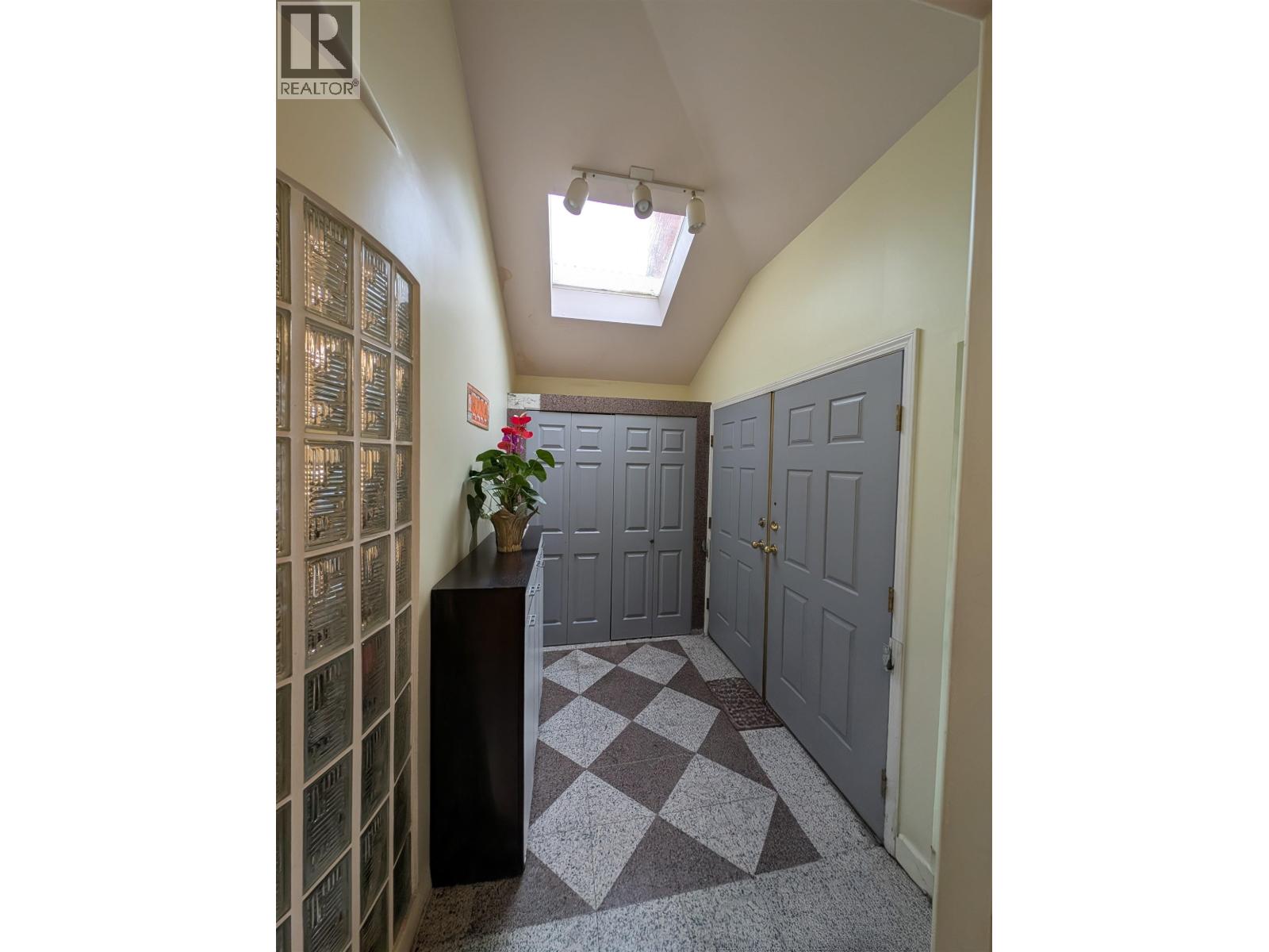 2935 E 17th Avenue, Vancouver, British Columbia  V5M 2N4 - Photo 2 - R3069537