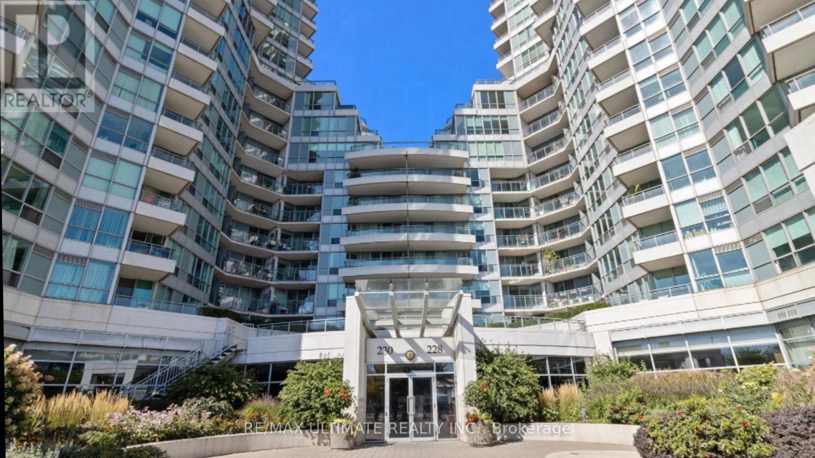 <div class="slider-price">$2,400 Monthly</div><p>720 - 230 Queens Quay W, Toronto, Ontario</p>