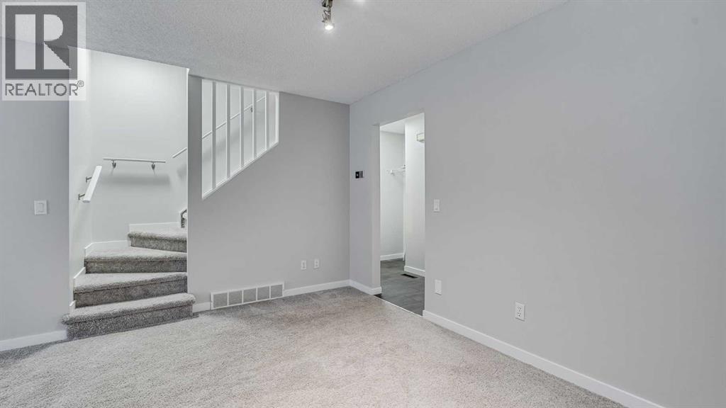 3667 Sierra Morena Road Sw, Calgary, Alberta  T3H 3A6 - Photo 6 - A2273484