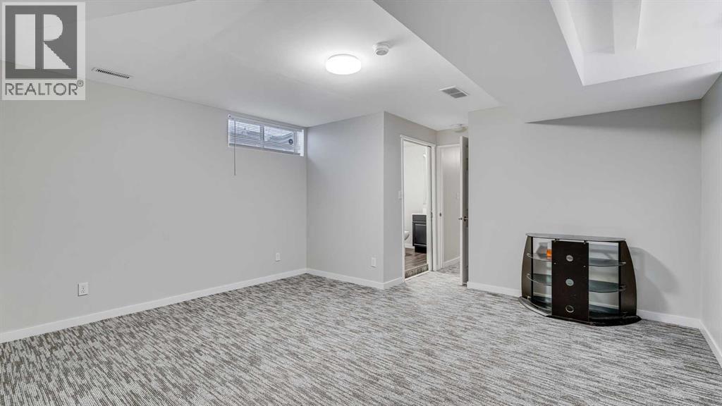 3667 Sierra Morena Road Sw, Calgary, Alberta  T3H 3A6 - Photo 37 - A2273484