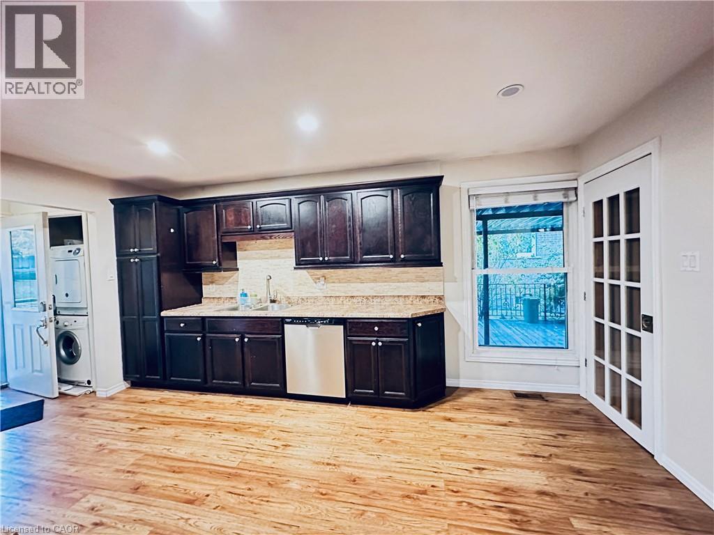 60 Sandsprings Crescent Unit# Main, Kitchener, Ontario  N2E 2A6 - Photo 7 - 40791723