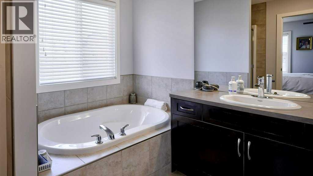 244 Heritage Bay, Cochrane, Alberta  T4C 0L3 - Photo 26 - A2235147