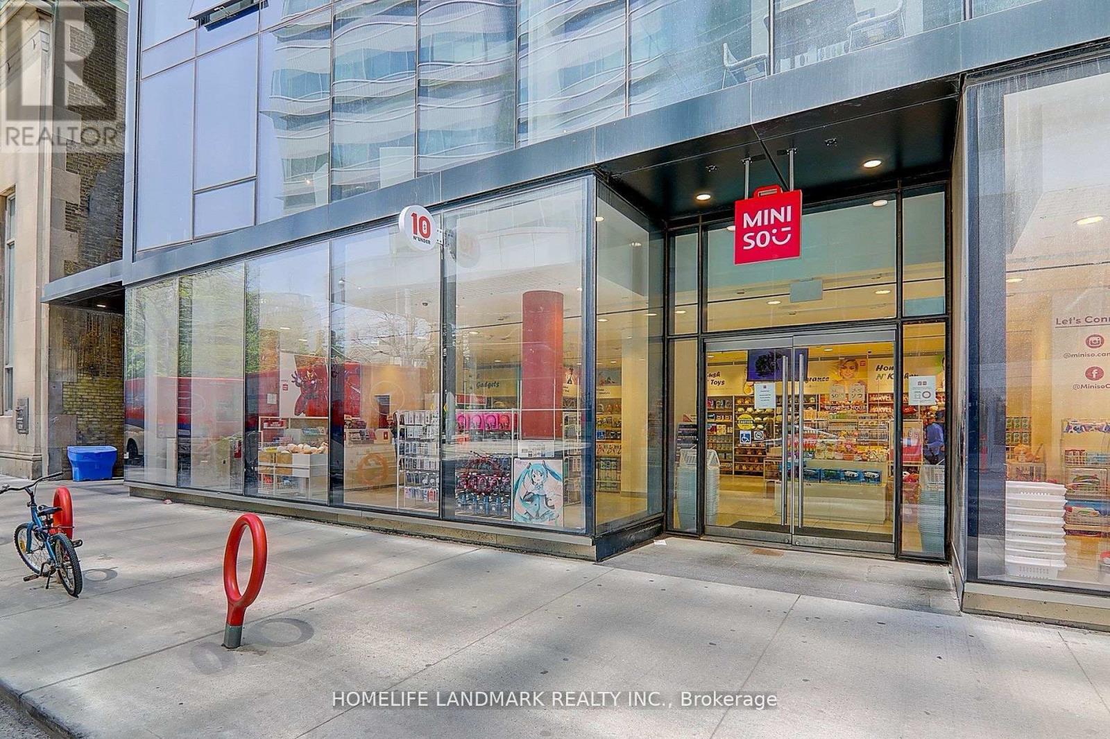 1001 - 215 Queen Street W, Toronto, Ontario  M5V 0P5 - Photo 2 - C12592720