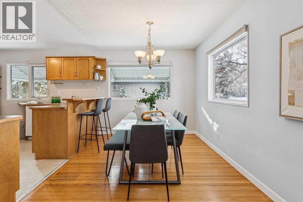 114 Hallbrook Drive Sw, Calgary, Alberta  T2V 3H6 - Photo 7 - A2273074