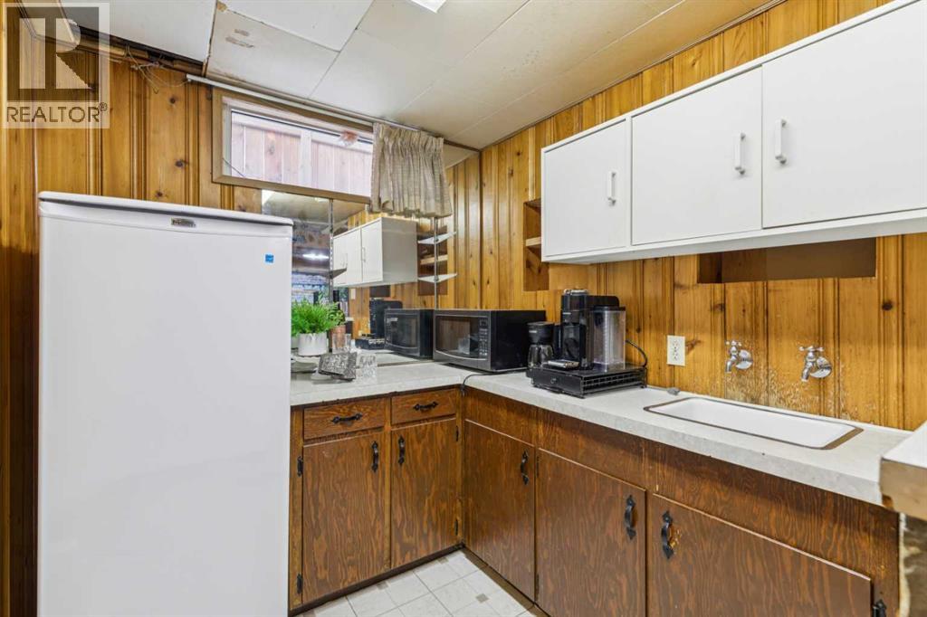 114 Hallbrook Drive Sw, Calgary, Alberta  T2V 3H6 - Photo 25 - A2273074