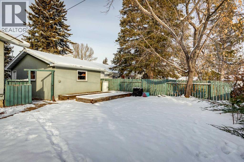 114 Hallbrook Drive Sw, Calgary, Alberta  T2V 3H6 - Photo 39 - A2273074