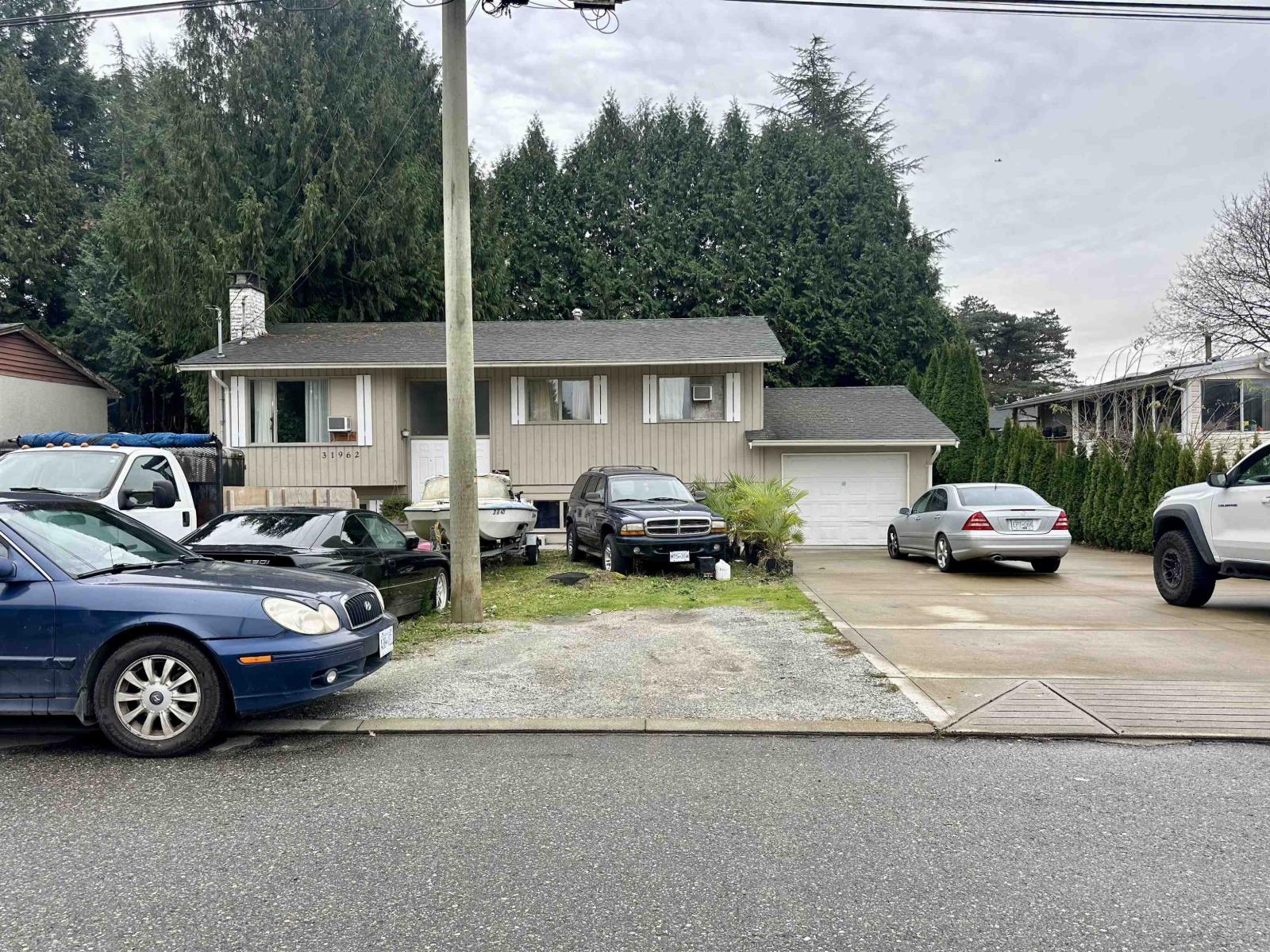 31962 Hillcrest Avenue, Mission, British Columbia  V2V 1K9 - Photo 1 - R3068496