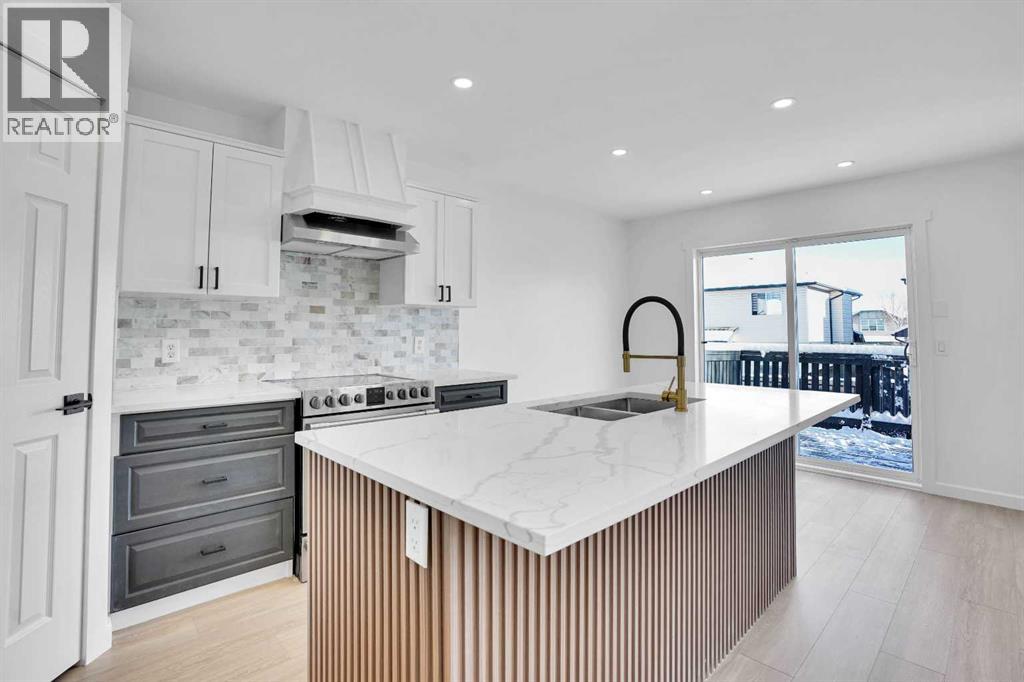 30 New Brighton Circle Se, Calgary, Alberta T2Z 0P7 - Photo 2 - A2272339
