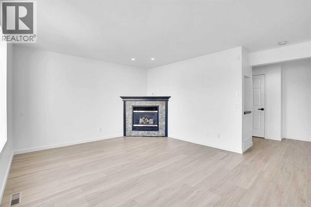 30 New Brighton Circle Se, Calgary, Alberta T2Z 0P7 - Photo 4 - A2272339