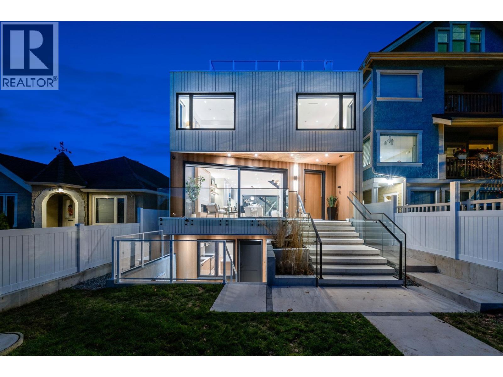 3679 PANDORA STREET, Vancouver, British Columbia