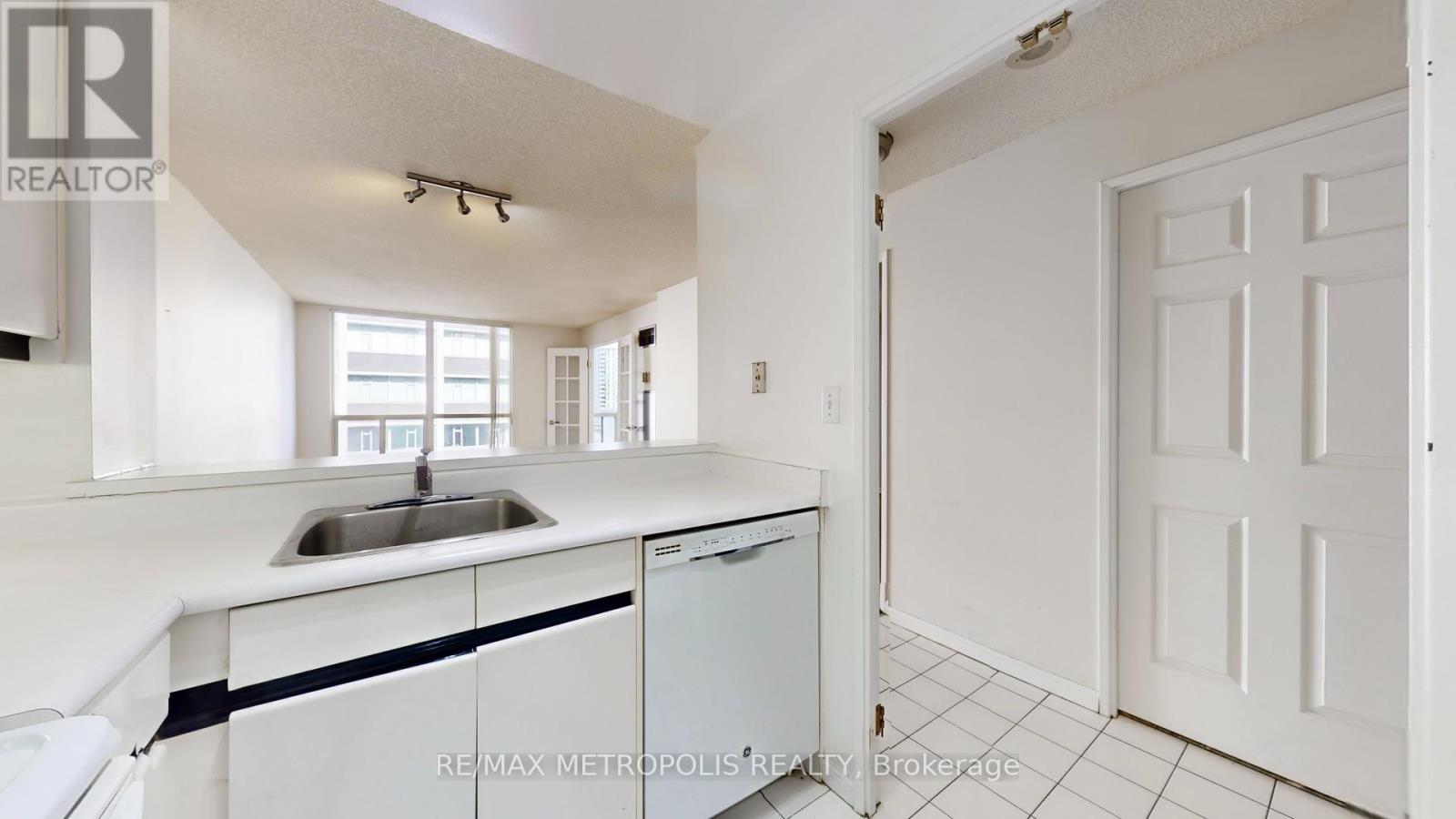 1814 - 7 Carlton Street, Toronto, Ontario  M5B 2M3 - Photo 11 - C12296192