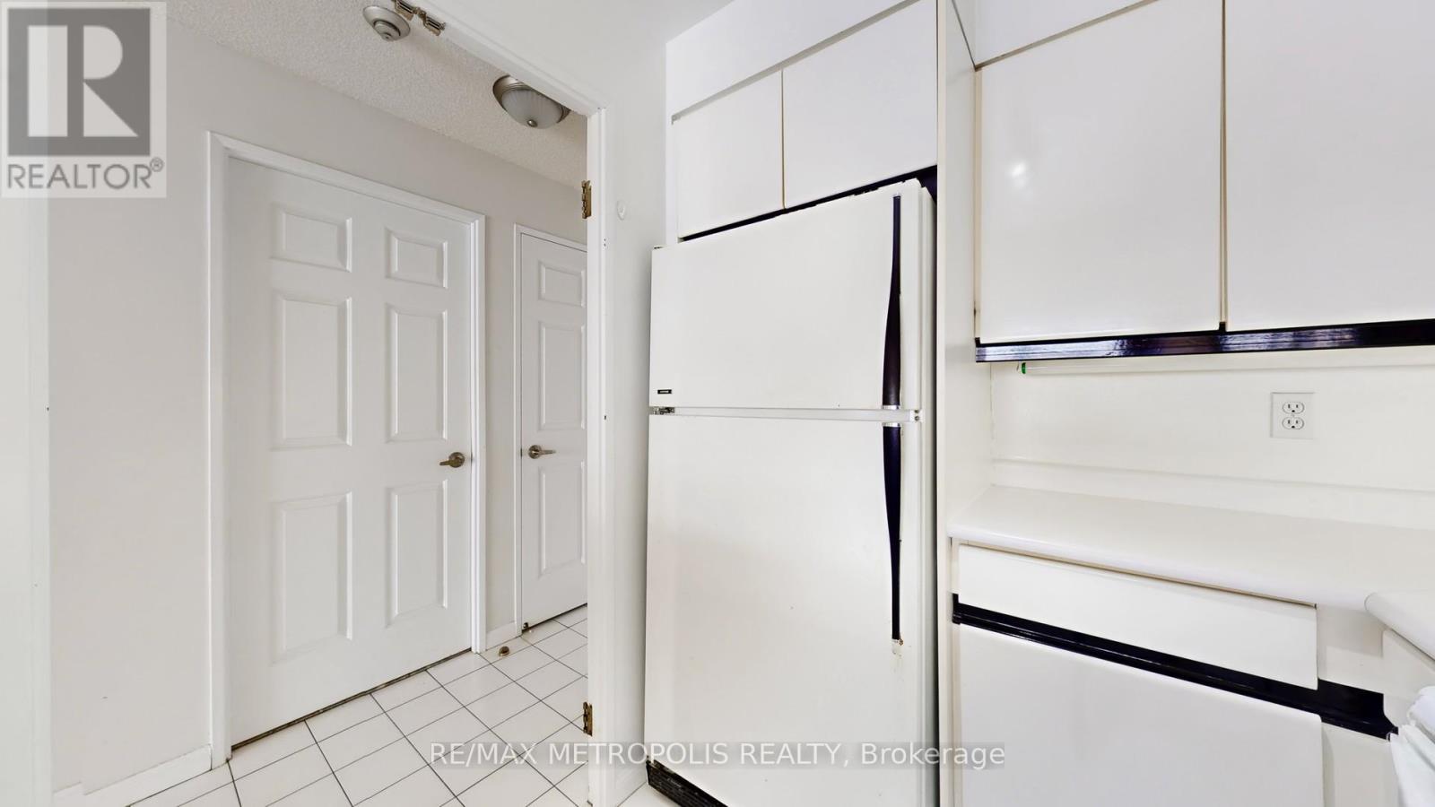 1814 - 7 Carlton Street, Toronto, Ontario  M5B 2M3 - Photo 12 - C12296192