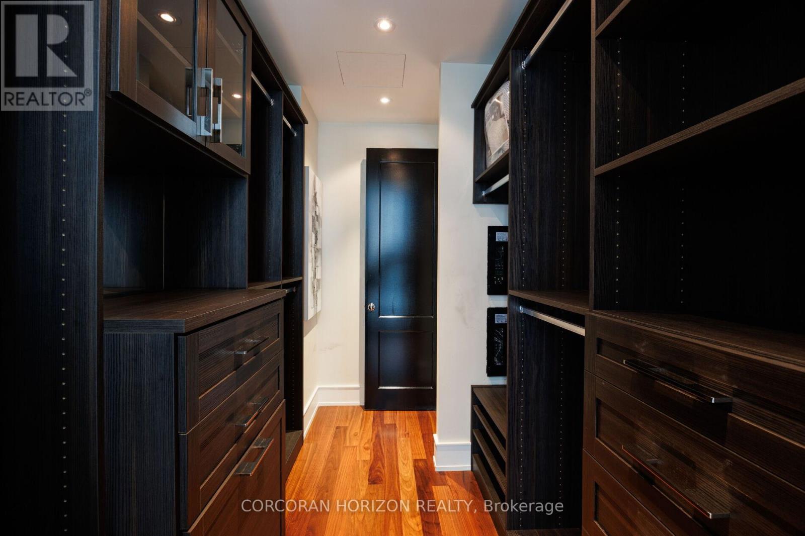 2403 - 183 Wellington Street W, Toronto, Ontario  M5V 0A1 - Photo 32 - C12447989