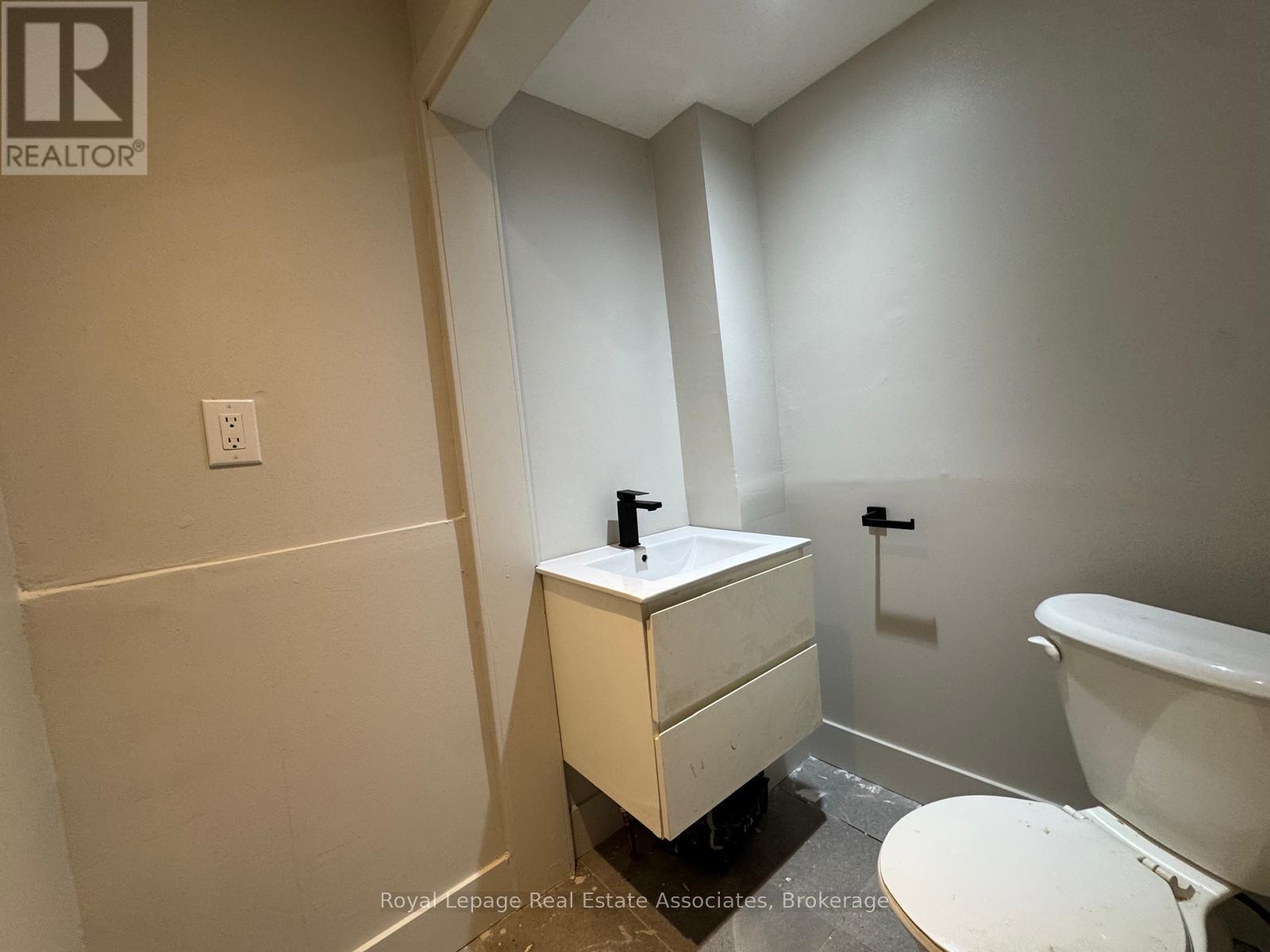 Main Level - 283 Augusta Avenue, Toronto, Ontario M5T 2M1 - Photo 14 - C12487557