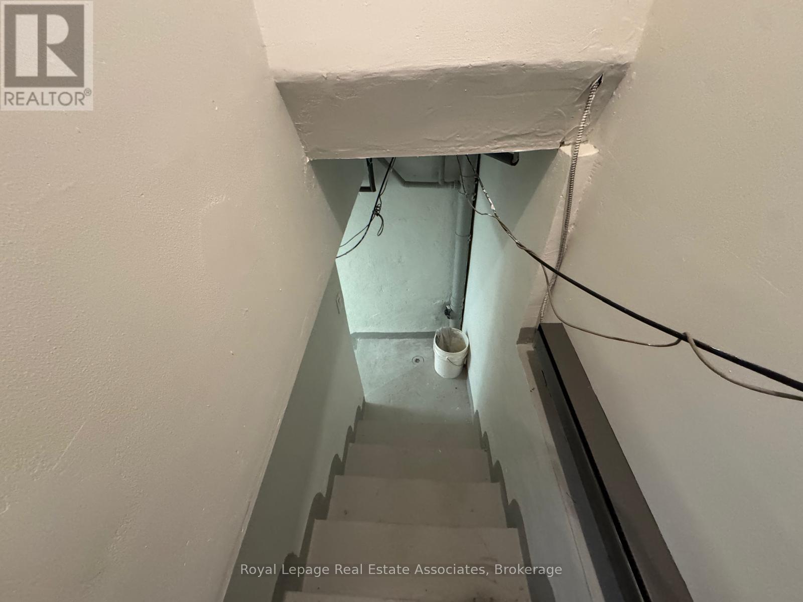 Main Level - 283 Augusta Avenue, Toronto, Ontario M5T 2M1 - Photo 16 - C12487557