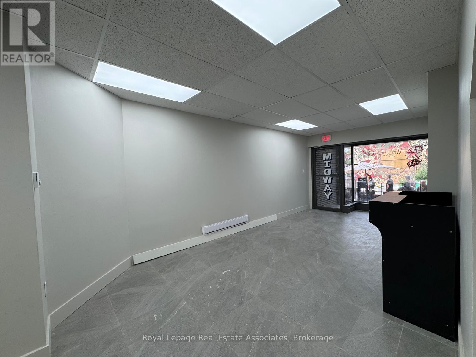 Main Level - 283 Augusta Avenue, Toronto, Ontario M5T 2M1 - Photo 7 - C12487557