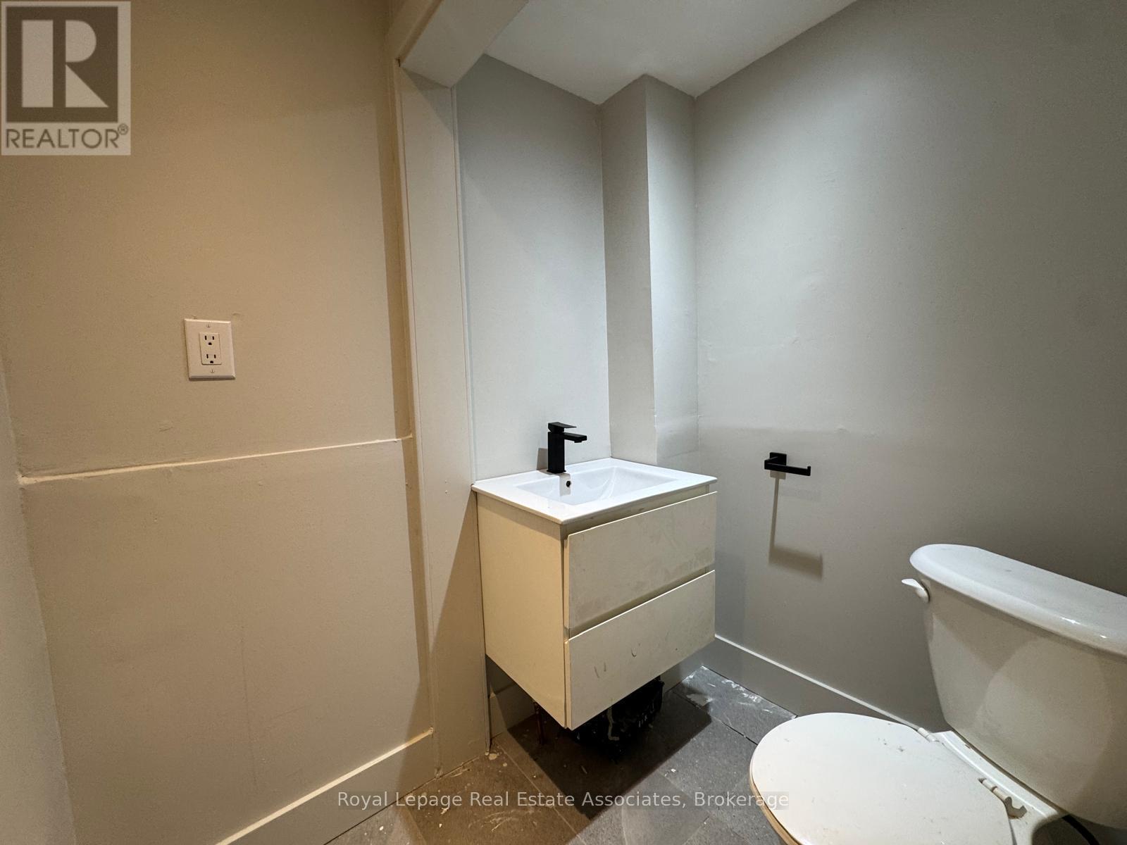 Main Level - 283 Augusta Avenue, Toronto, Ontario M5T 2M1 - Photo 15 - C12487557