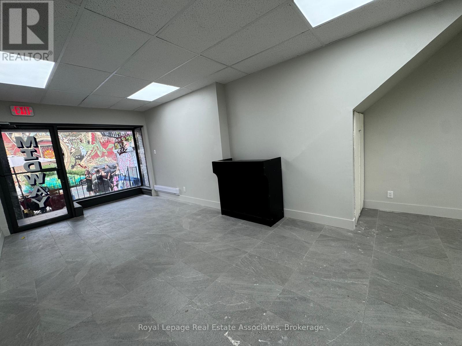 Main Level - 283 Augusta Avenue, Toronto, Ontario M5T 2M1 - Photo 8 - C12487557