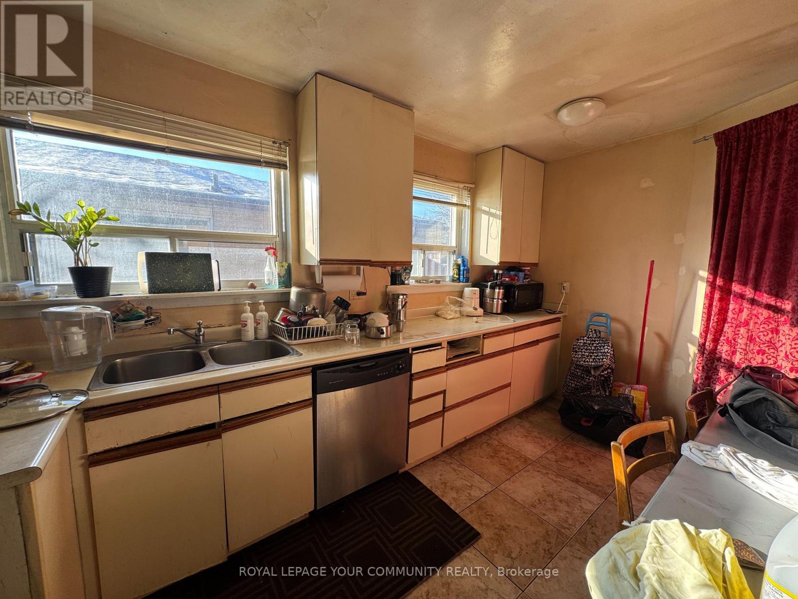 Main - 15 Bison Drive, Toronto (Newtonbrook West), Ontario  M2R 2Y1 - Photo 9 - C12533642