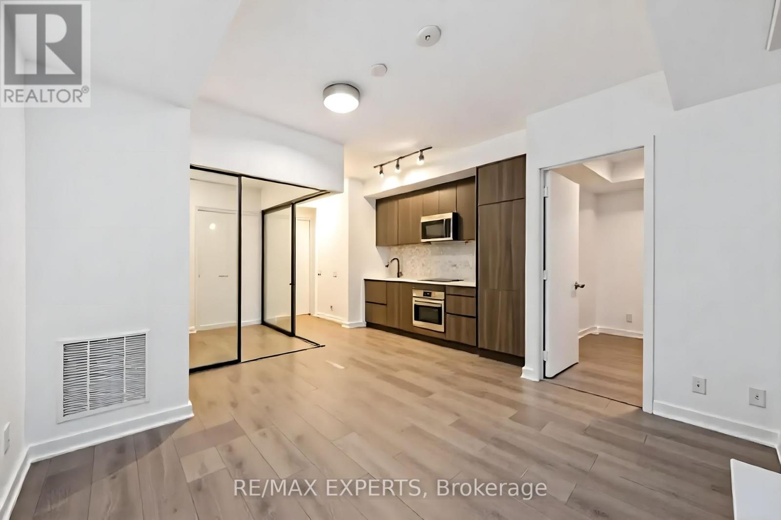 803 - 108 Peter Street, Toronto (Waterfront Communities), Ontario  M5V 2G7 - Photo 19 - C12554230