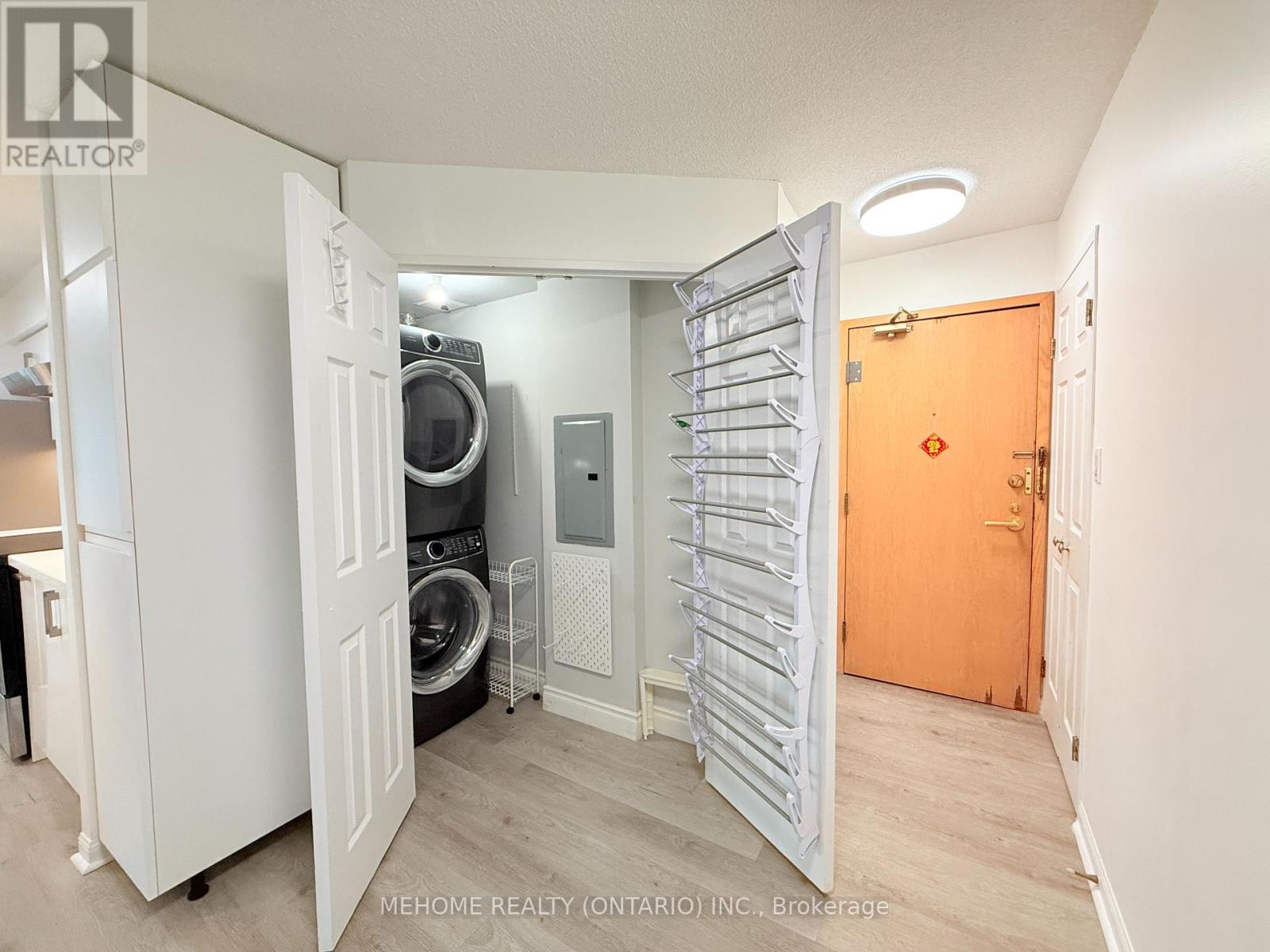 212 - 24 Wellesley Street W, Toronto, Ontario M4Y 2X6 - Photo 17 - C12592644