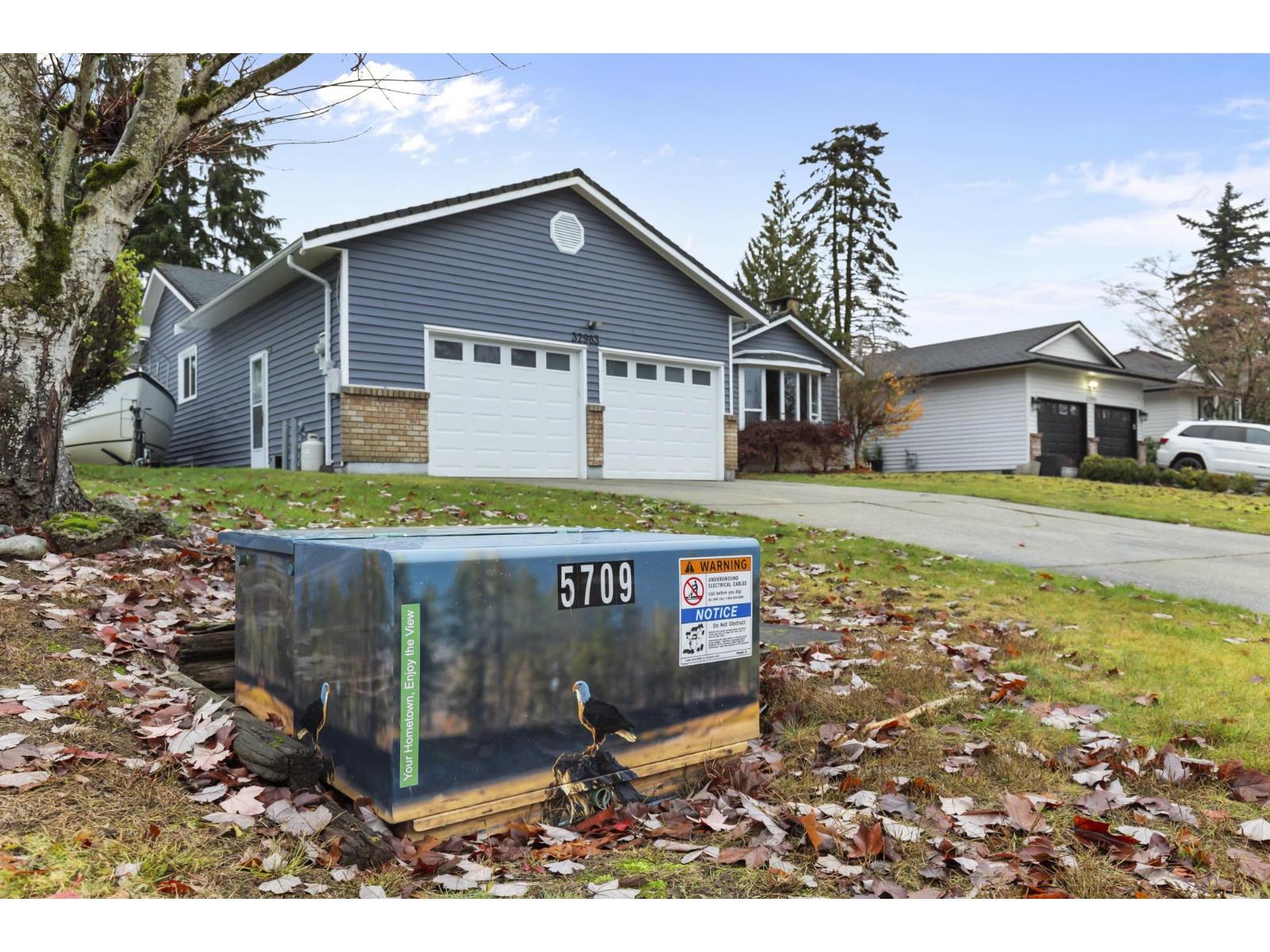 32983 Whidden Avenue, Mission, British Columbia  V2V 6G4 - Photo 2 - R3071404