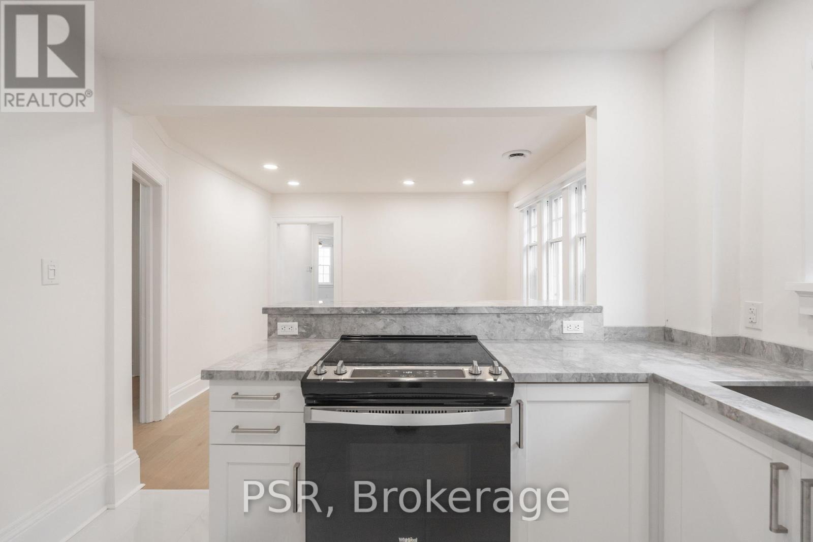 Main Fl - 25 Coulson Avenue, Toronto, Ontario  M4V 1Y3 - Photo 5 - C12591512