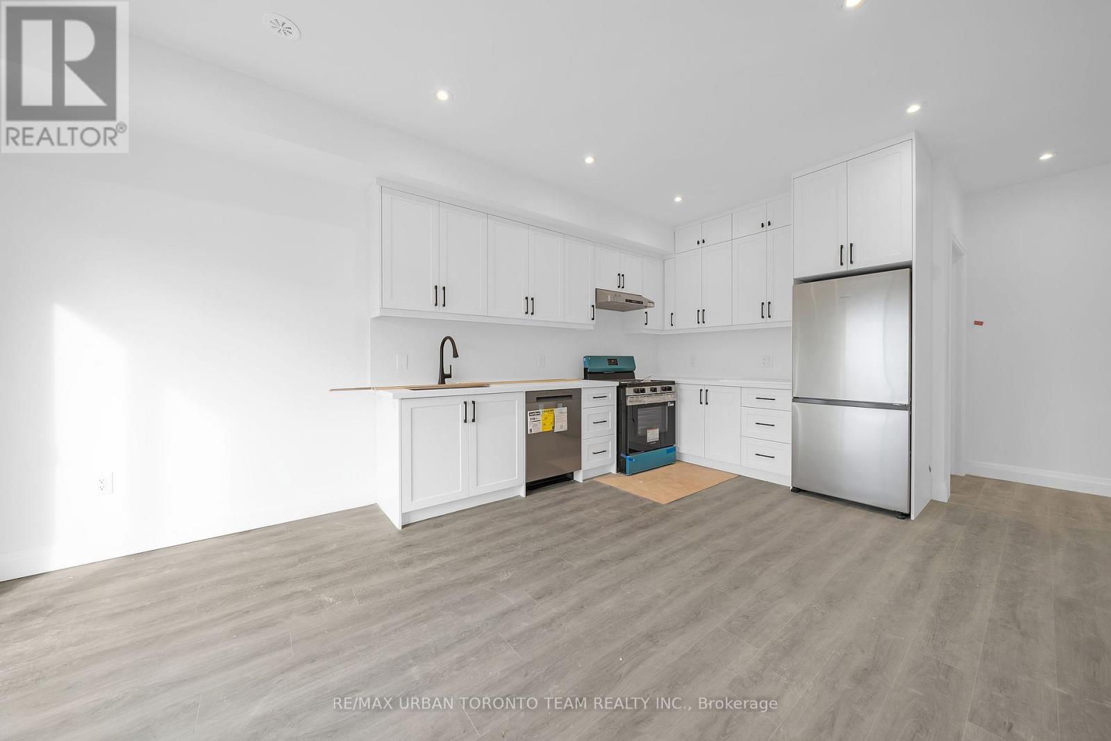 Third - 474 Montrose Avenue, Toronto, Ontario  M6G 3H1 - Photo 3 - C12591654