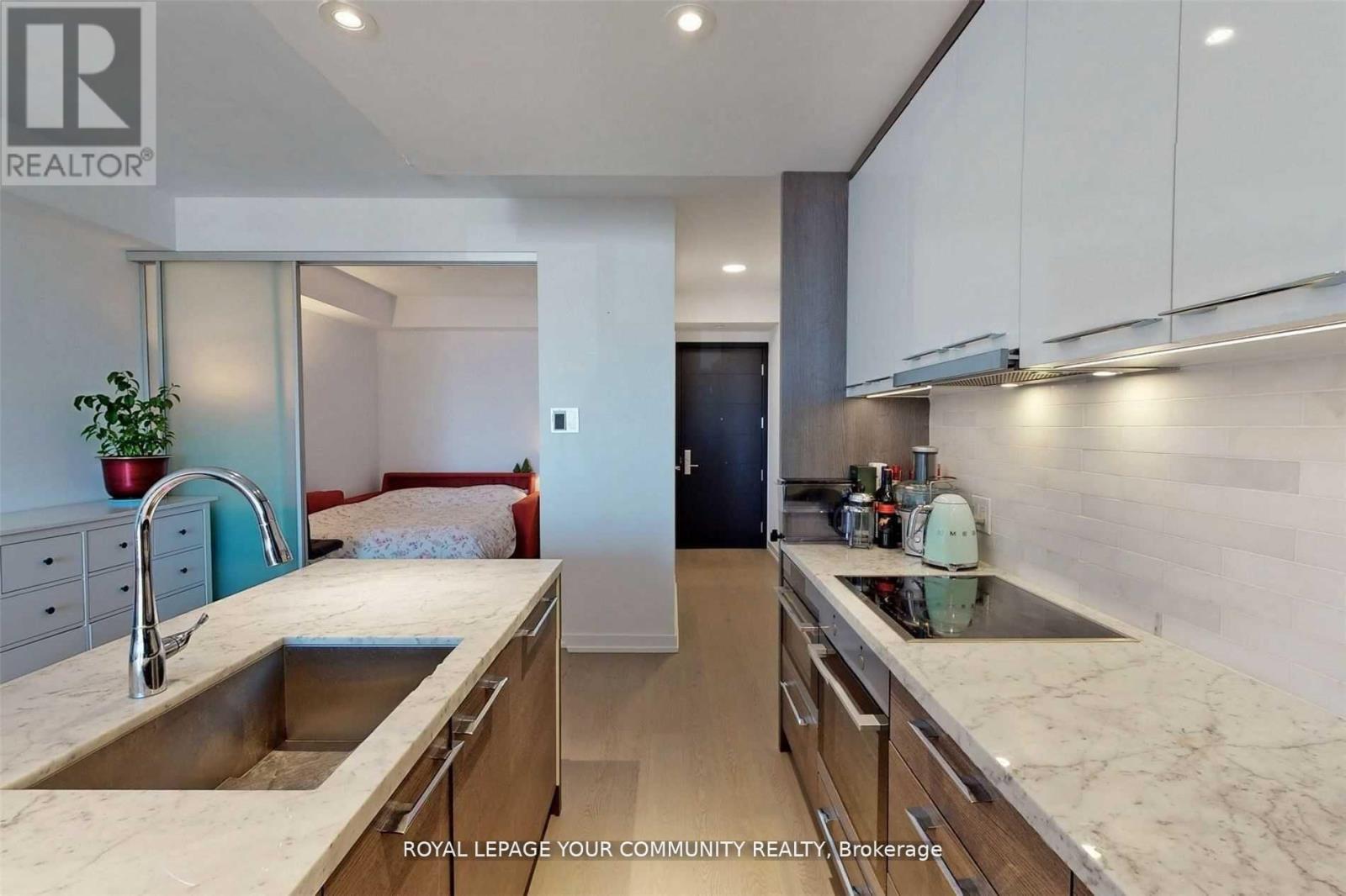 4803 - 488 University Ave Avenue, Toronto, Ontario  M5G 0C1 - Photo 10 - C12591678