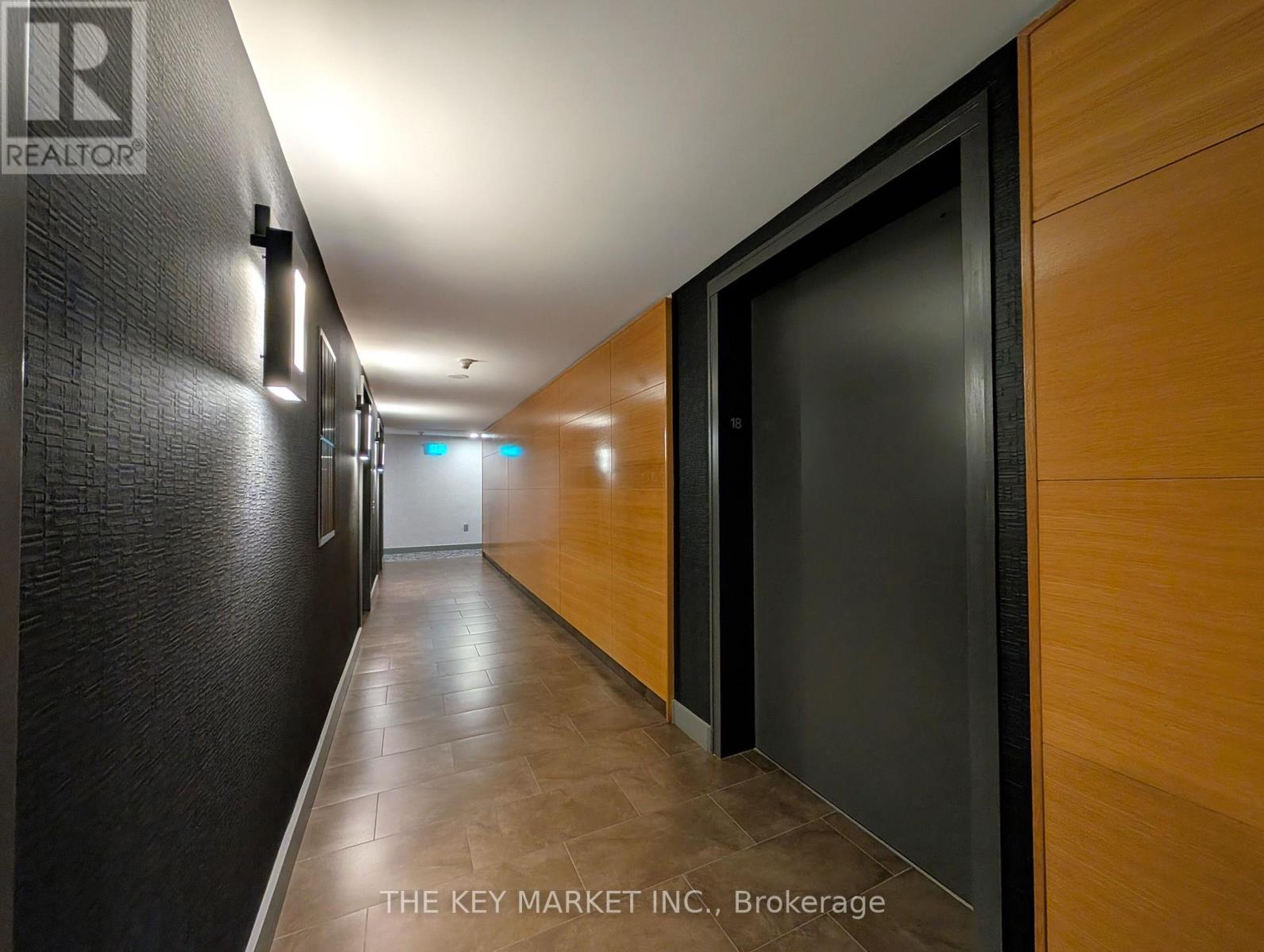 1805 - 25 Telegram Mews, Toronto, Ontario  M5V 3Z1 - Photo 2 - C12591700