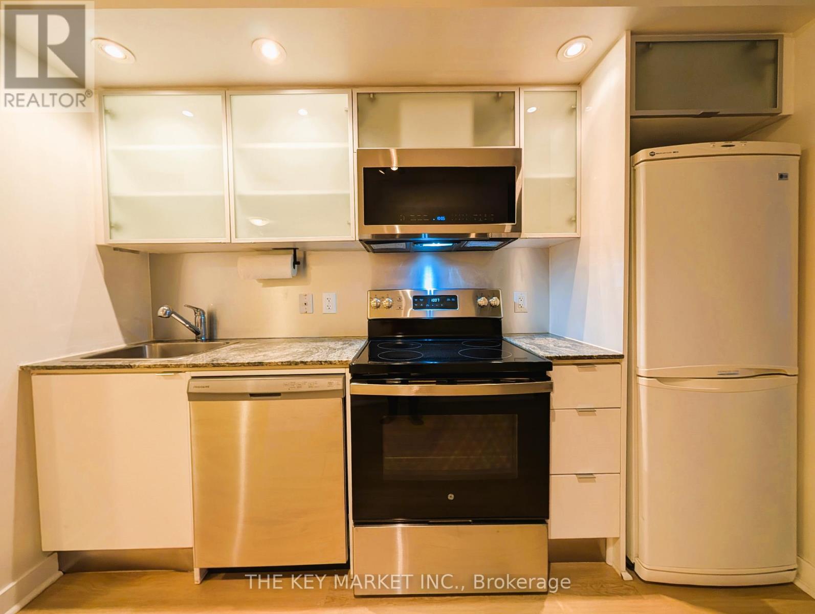 1805 - 25 Telegram Mews, Toronto, Ontario  M5V 3Z1 - Photo 9 - C12591700