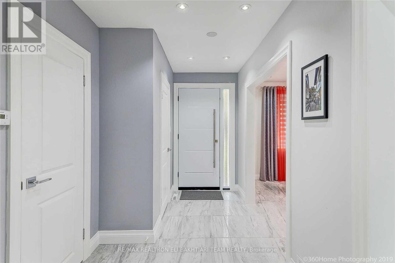 1 Donmac Drive, Toronto, Ontario  M3B 1N4 - Photo 7 - C12592224