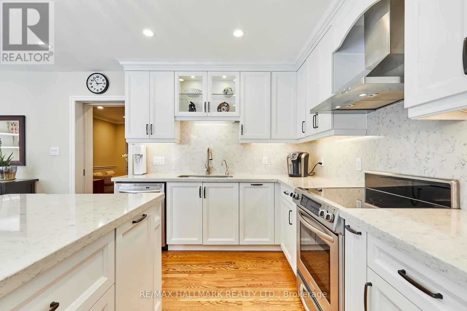 106 Kimbark Boulevard, Toronto, Ontario  M5N 2Y2 - Photo 12 - C12592318