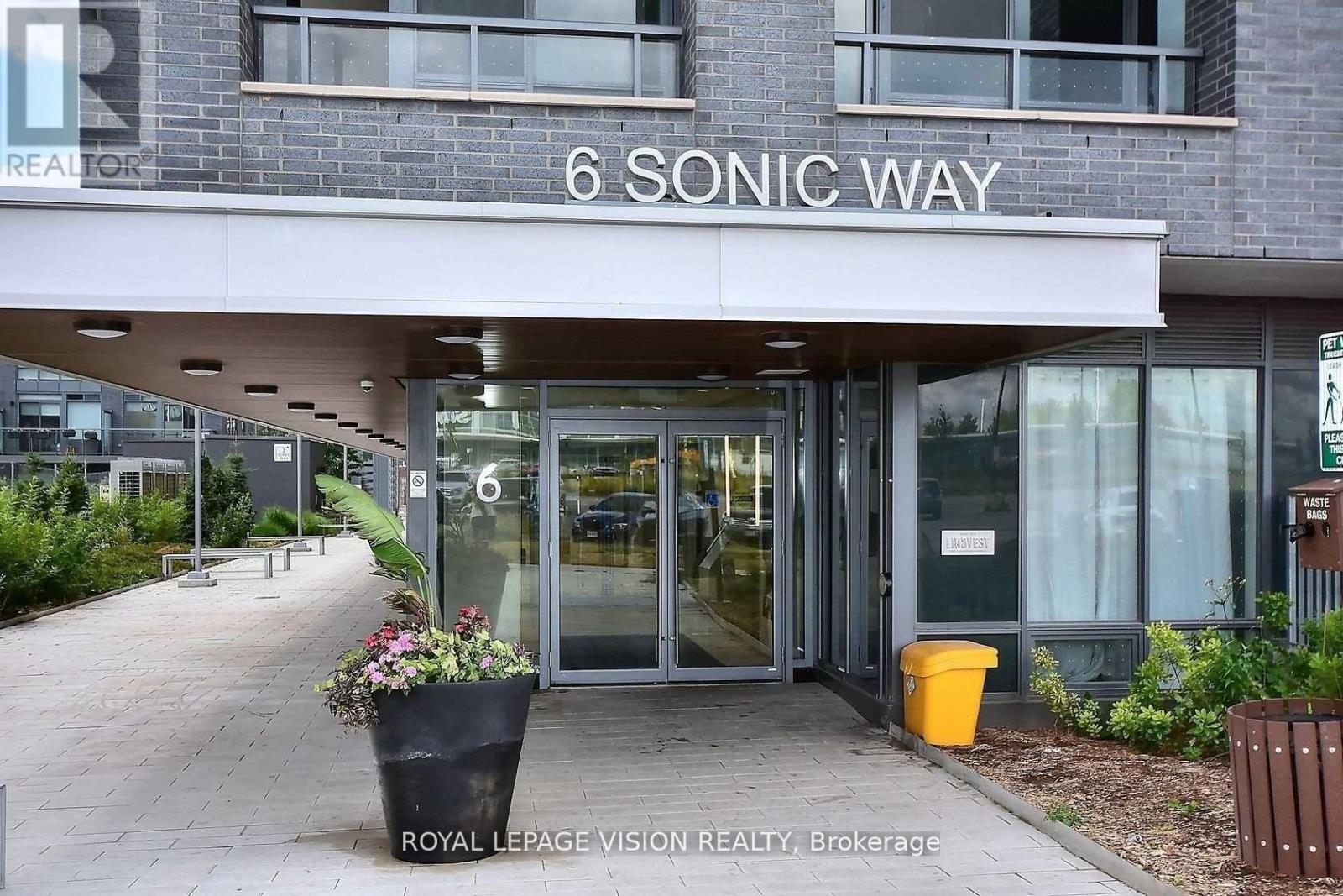402 - 6 Sonic Way, Toronto, Ontario  M3C 0P2 - Photo 3 - C12592436