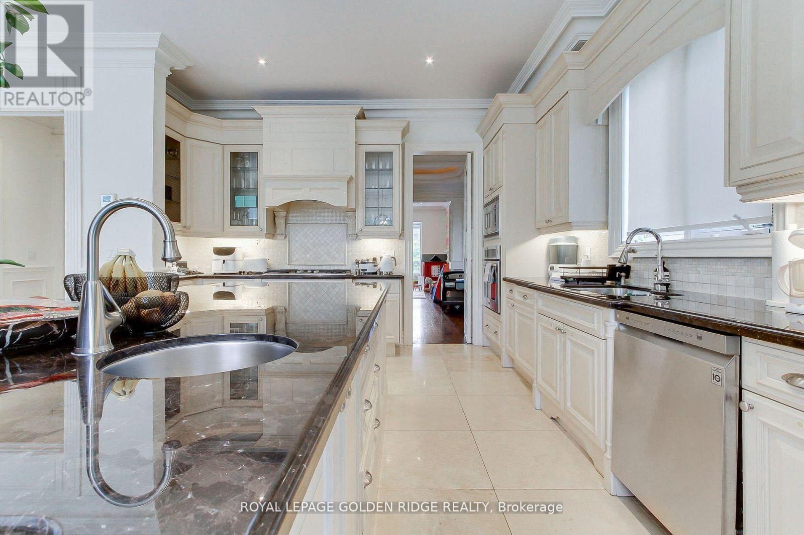 99 Bannockburn Avenue, Toronto, Ontario  M5M 2M9 - Photo 7 - C12592506